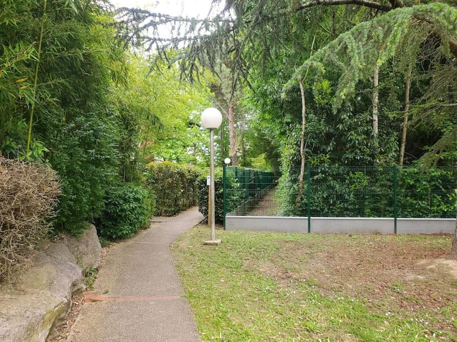 Appartement Joli T2 Vue Sur Le Jardin Proche De Toulouse Launaguet